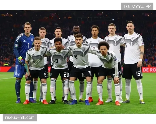 足球巨星联手打造梦之队,豪华阵容备受期待的揭幕战即将来临 足球巨星联手打造梦之队,豪华阵容备受期待的揭幕战即将来临