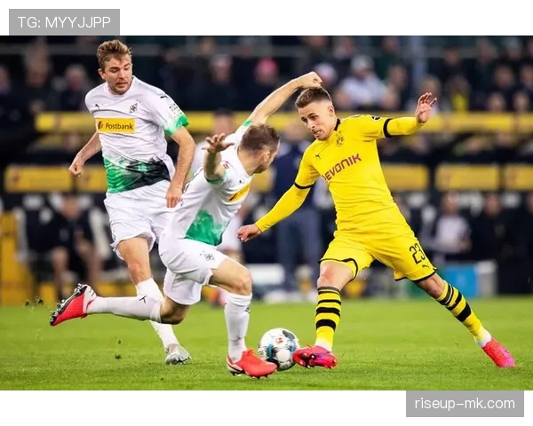 边路犀利却越踢越险！拜仁这是突破还是被反噬？