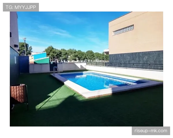 练俊杰家里泳池比我家客厅还大